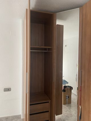 Armario rinconero madera marrón