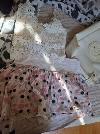 Top pizzo bianco con brillantini e gonna con sbalz