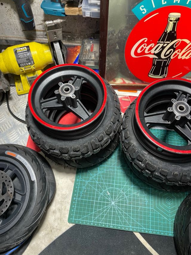 lote de neumáticos  con llantas patinete