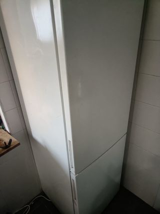 Nevera Jocel usada está en buenas condiciones 