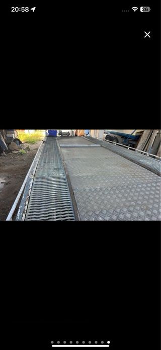 Remolque plataforma coche.