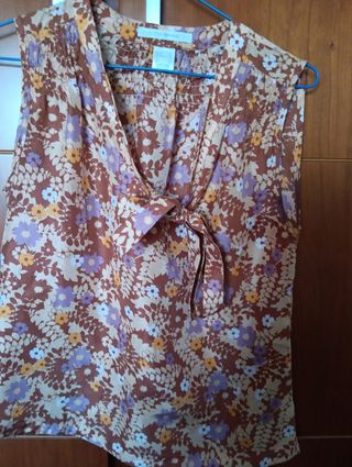 Blusa floral marrón talla M