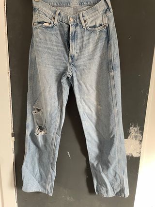 Vaqueros rectos rotos