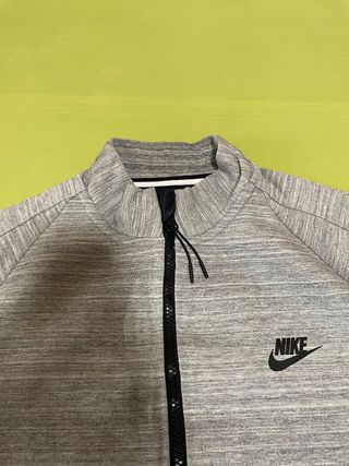 Chaqueta Nike gris talla M