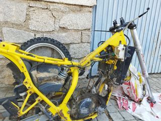 Moto Suzuki RMX + chasis regalo