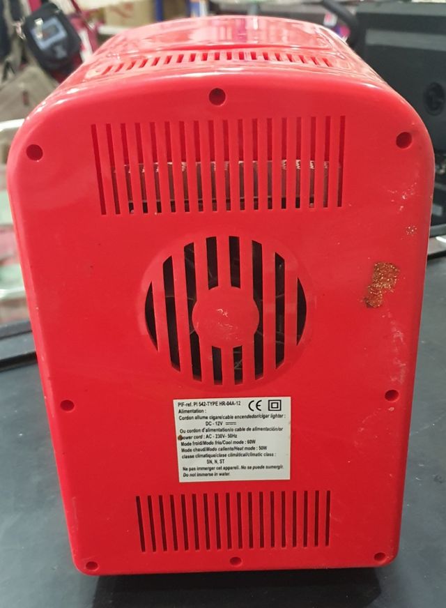Nevera roja portátil