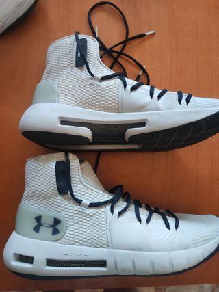 Zapatillas Under Armour grises y blancas