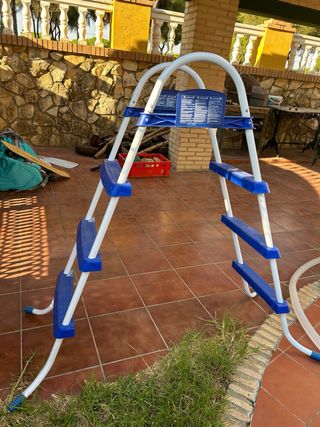 Escalera piscina - Azul y Blanca 126 Altx 60 anc
