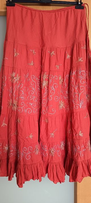 Falda ibicenca bordada en plateado y blanco