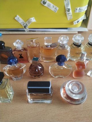 16 miniature di profumo assortite