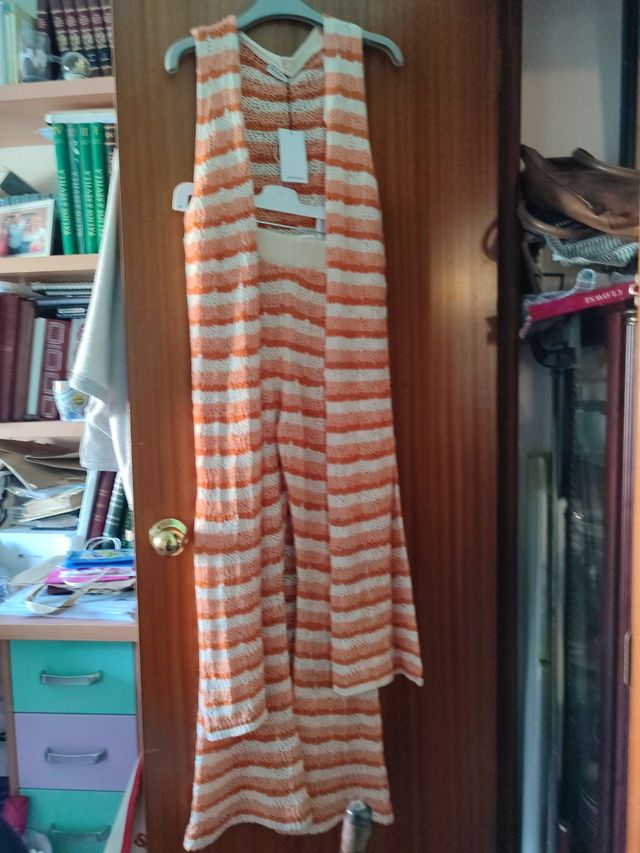 Conjunto Chaleco y pantalón a rayas naranja-blanco