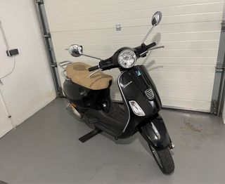 Vespa LX 50 2T negra