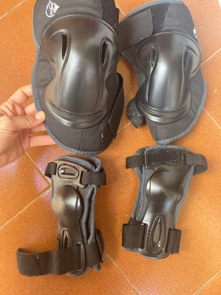 Rodilleras y muñequeras negras adulto nuevas