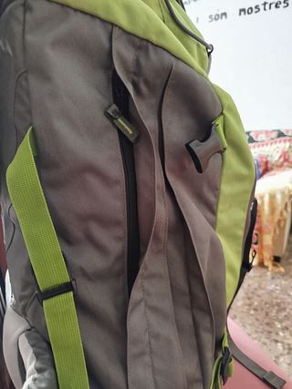 Mochila Quechua Forclaz 60 Gris-Verde