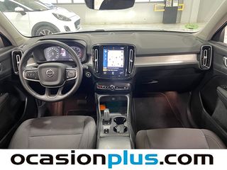 Volvo XC40 T3 Momentum Pro Auto 120 kW (163 CV)