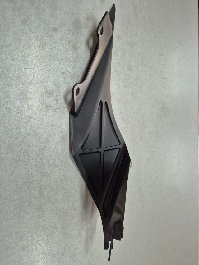 Tapa colín derecha interior Yamaha R1 2015 al 2020