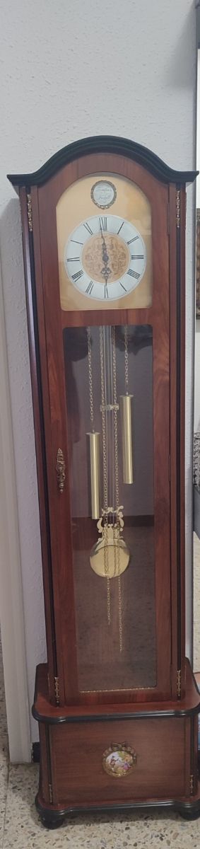 Reloj de pie antiguo