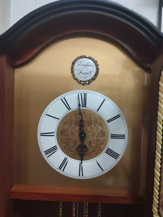 Reloj de pie antiguo