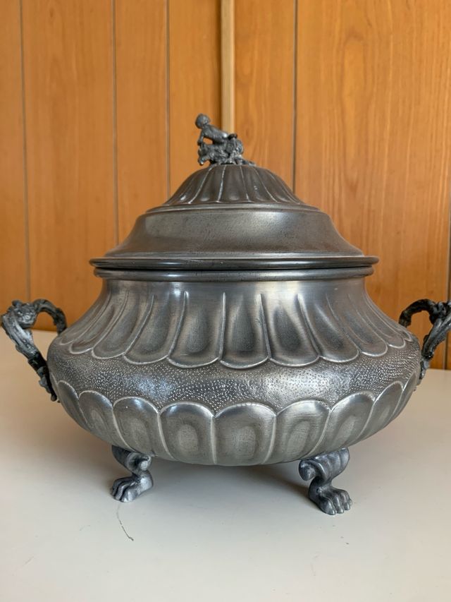 Zuppiera in peltro antico