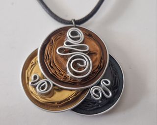 Collar de capsulas de café reciclado