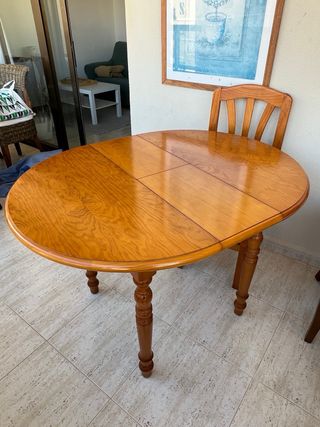 Mesa redonda extensible + 4 sillas