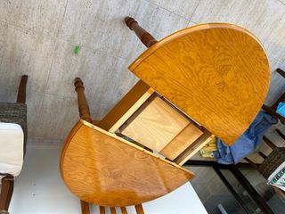 Mesa redonda extensible + 4 sillas