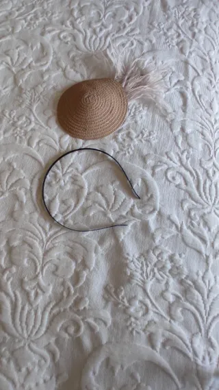 Vestido blanco ceremonia + tocado pelo