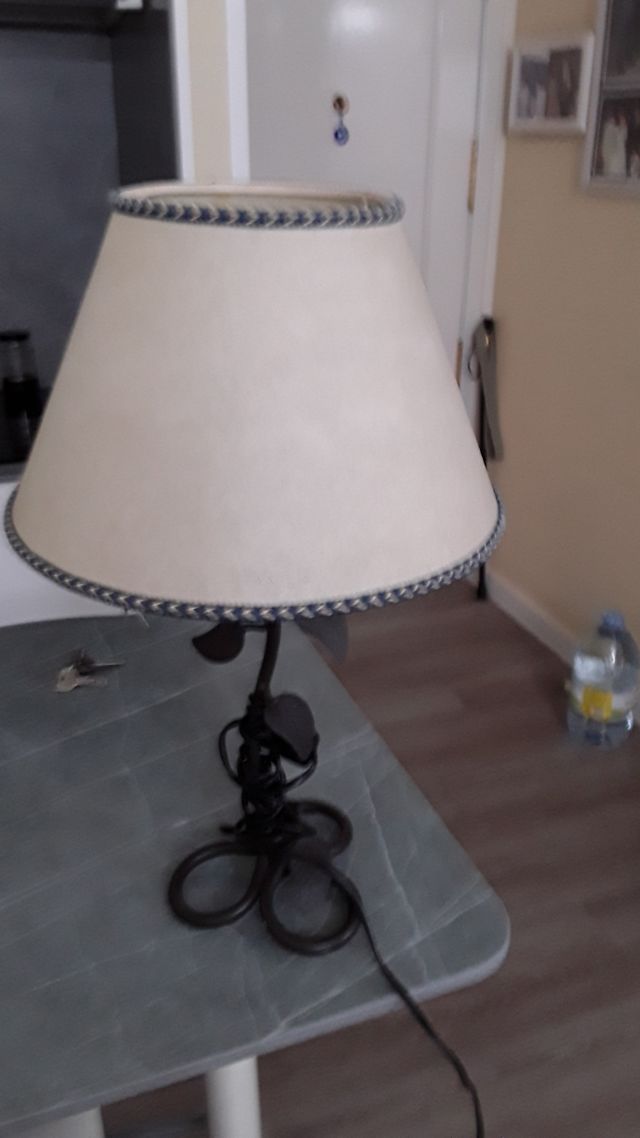 Lamara d mesa o mesilla rustica