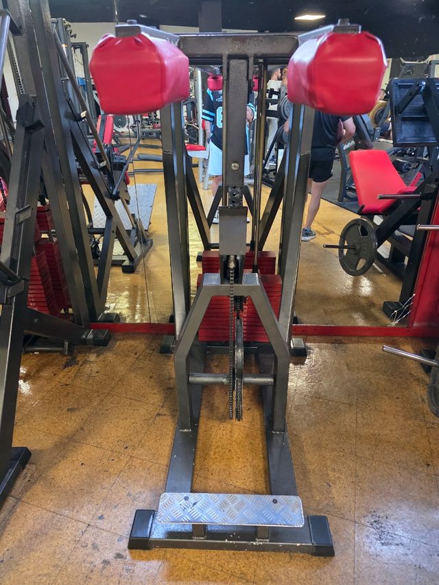 Máquina gemelos - Musculación. Procede de gimnasio