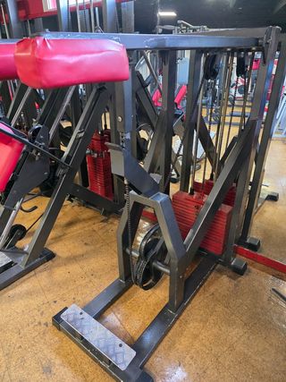 Máquina gemelos - Musculación. Procede de gimnasio