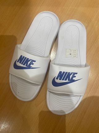 Chanclas Nike blancas