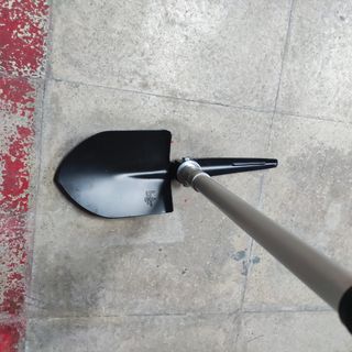 Pala y pico plegable todoterreno 4x4, autocaravana