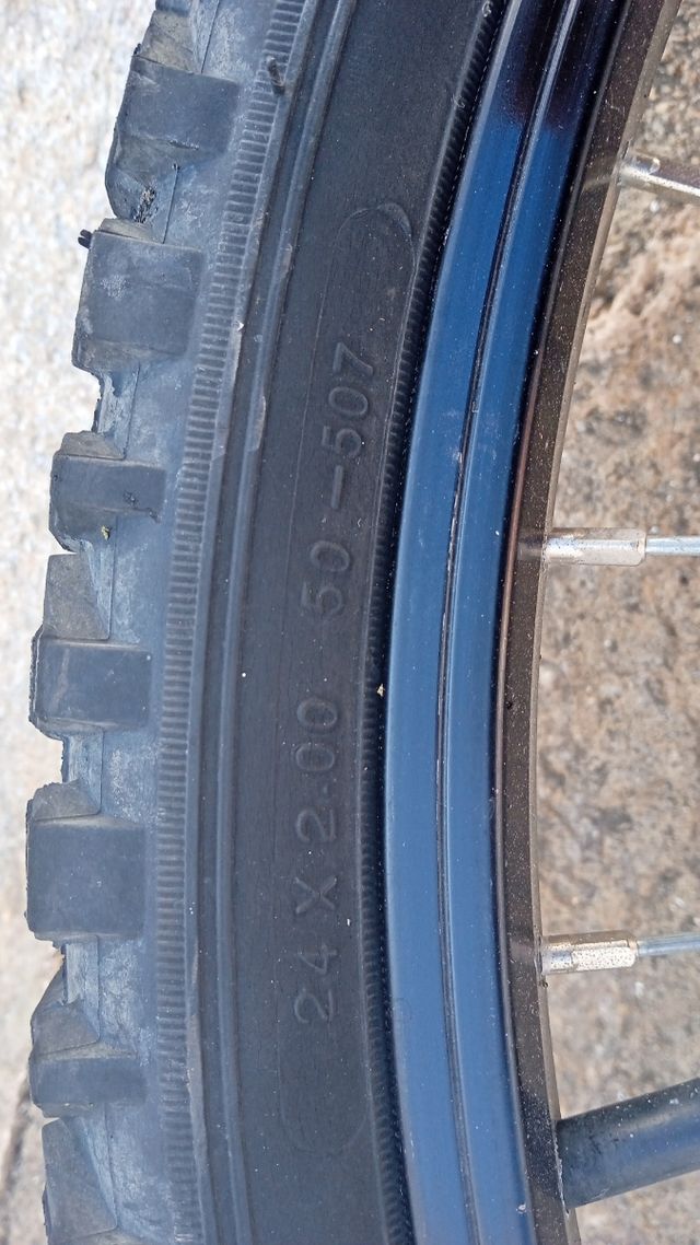 2 Llantas bici 24" usada