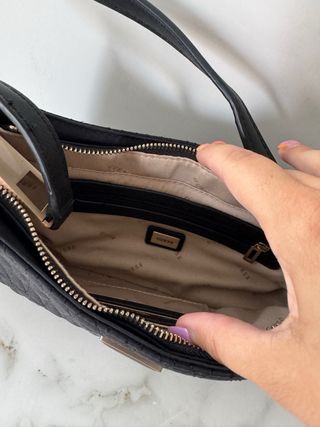 Bolso Guess negro acolchado