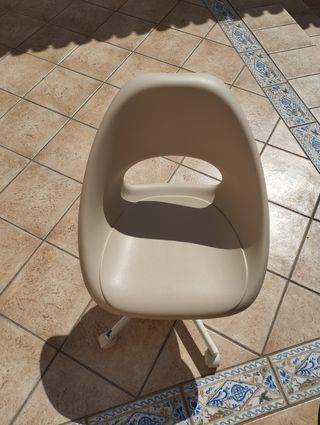 Silla escritorio beige plástico