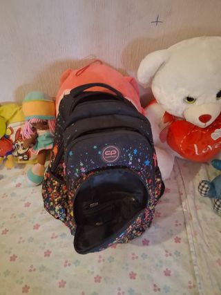 Mochila es grande ideal para 5° y 6° de primaria 