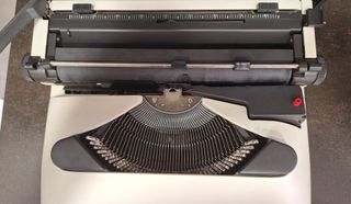 Máquina de escribir, Olivetti Lettera12