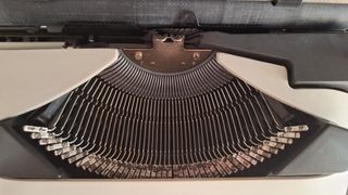 Máquina de escribir, Olivetti Lettera12