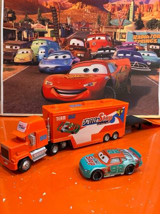 Camión y coche de metal de la película Cars Stop
