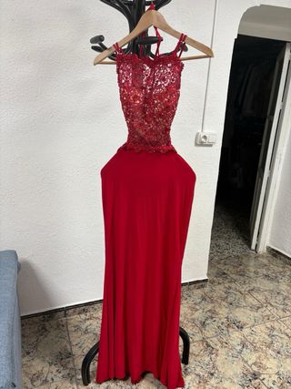 Vestido rojo encaje y pedrería 