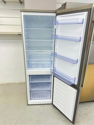 Nevera Beko Combi Acero
No es no Frost es normal 