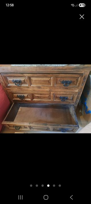 Cómoda madera estilo castellano