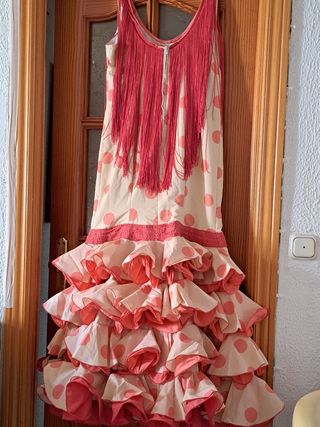 Traje Flamenca Salmón y  MARFIL precioso! 