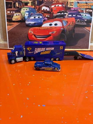 camión y coche de metal de la película Cars Hudson