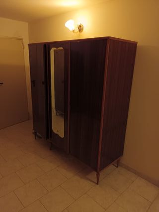 Armadio antico in legno