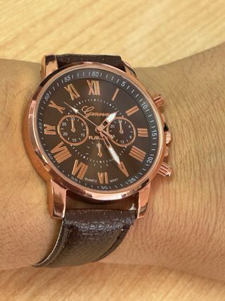Reloj muy bonito y elegante 