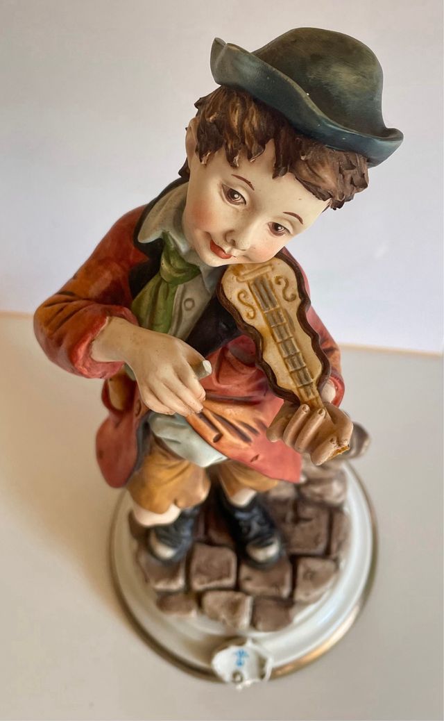 Figura Niño Violinista Capodimonte