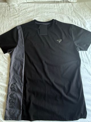 Camiseta Prada - Negra y Gris