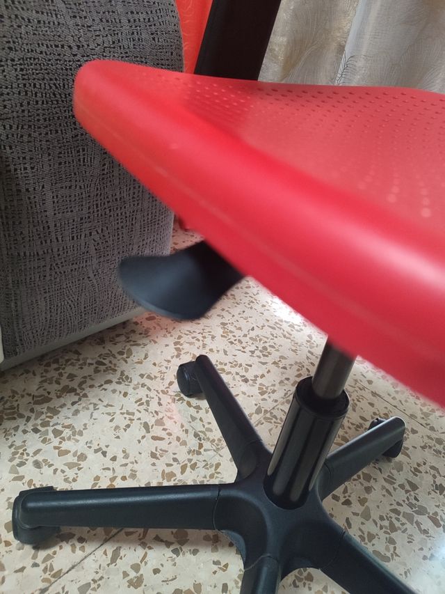 Silla oficina roja giratoria