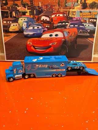 Cars: camión y coche de metal king Dinoco